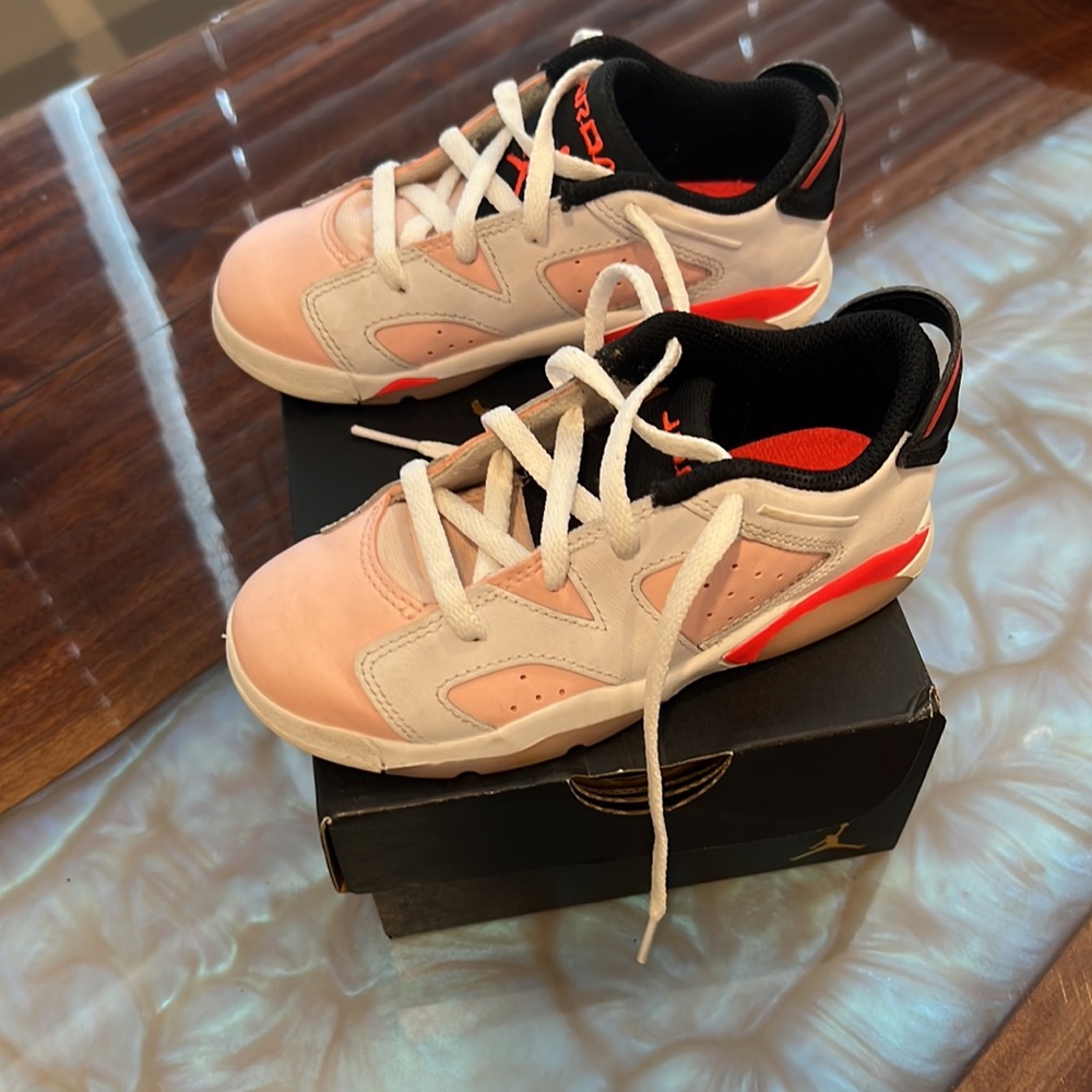 Jordan kids size 10c, very cute and comfortable! Air Jordan 6 Low "Atmosphere"